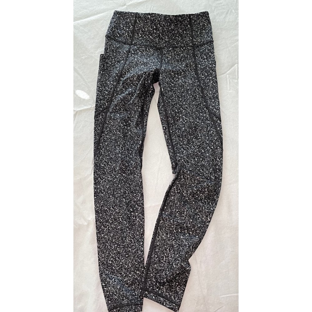 Athleta Black & White Stash Textured 7/8 Legging
